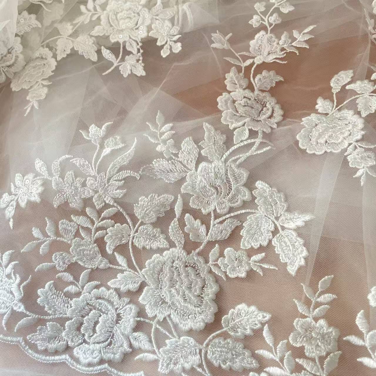 French Embroidered Lace Fabric - Wedding Dress Supply 评论和价格